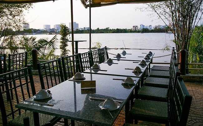 Khung cảnh view sông của Nhà hàng Sông Trăng